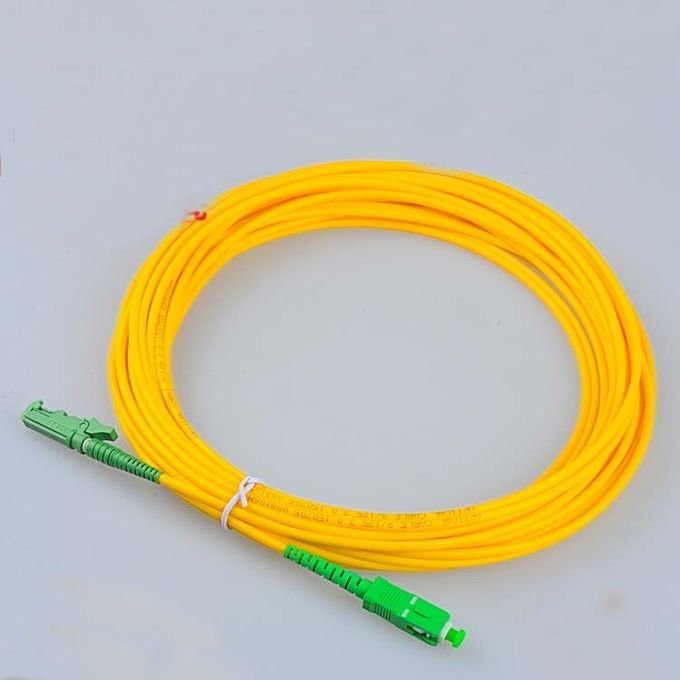 FTTH E2000 APC - سلك تصحيح الألياف البصرية SC / APC ، كبل وضع بسيط أحادي