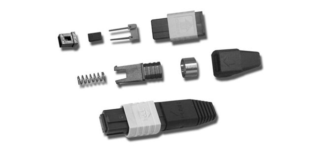 الألياف البصرية MPO الخطة المتوسطة الأجل موصل Singlemode 50 / 125um مع الكمبيوتر الطويق النهاية