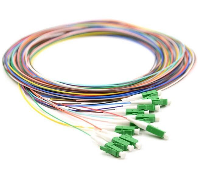 G652 Single Mode Pigtail ، نوع الموصل LC / APC من الألياف البصرية FTTH
