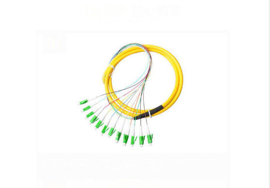 G652 FTTH الضفيرة البصرية ، LC / APC نوع الموصل أسلاك التوصيل المصنوعة من الألياف أحادية النمط المزود