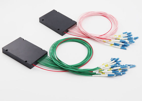 8 قناة 100G DWDM Mux Demux UPG ميناء LC / UPC موصلات تخصيص طول المزود