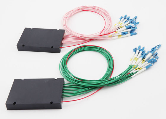 8 قناة 100G DWDM Mux Demux UPG ميناء LC / UPC موصلات تخصيص طول المزود